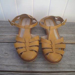 Chelsea Crew Sandals Gold Close Toe size 37=US 6-6.5